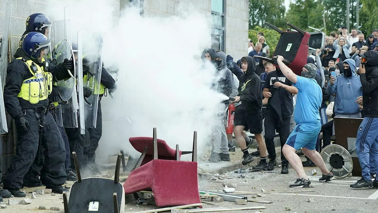 Man döms till nio års fängelse efter upploppen i Storbritannien