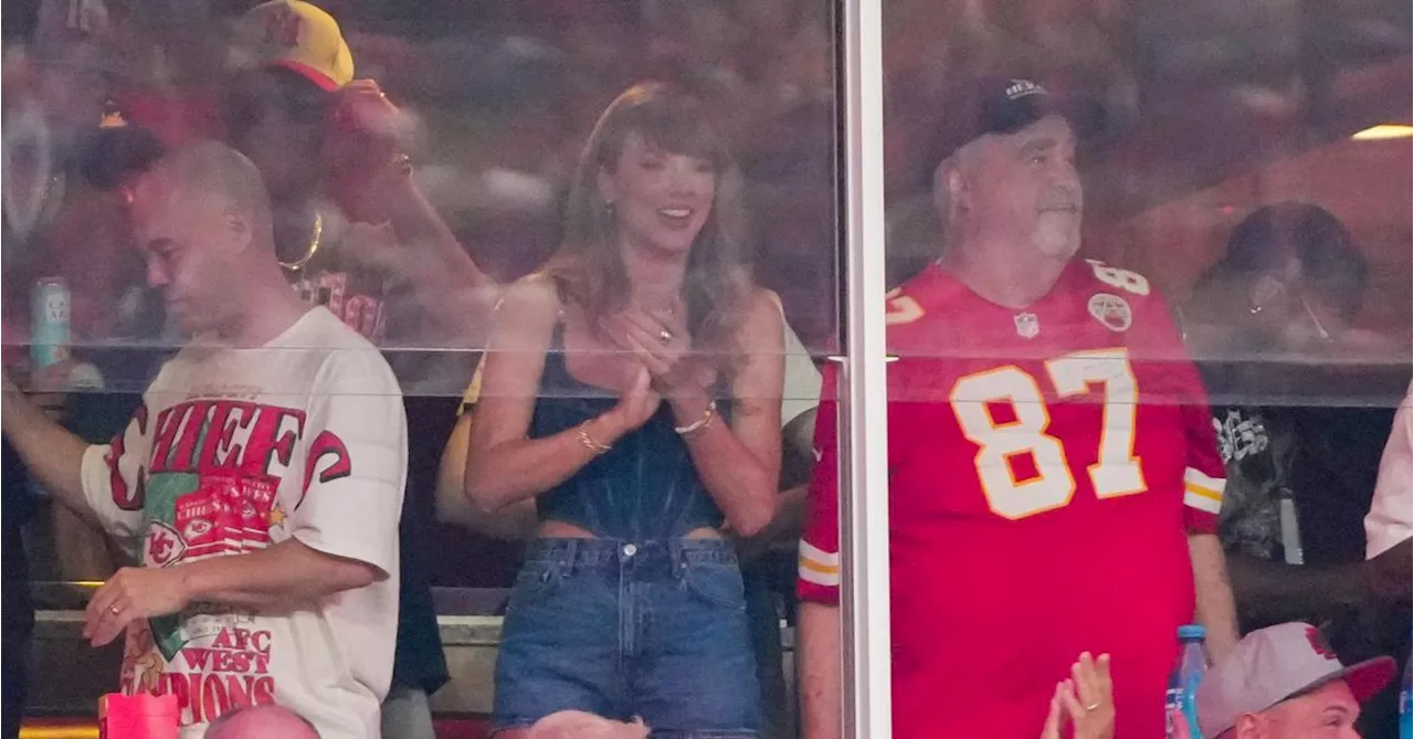 Taylor Swift besucht NFL-Eröffnungsspiel der Kansas City Chiefs