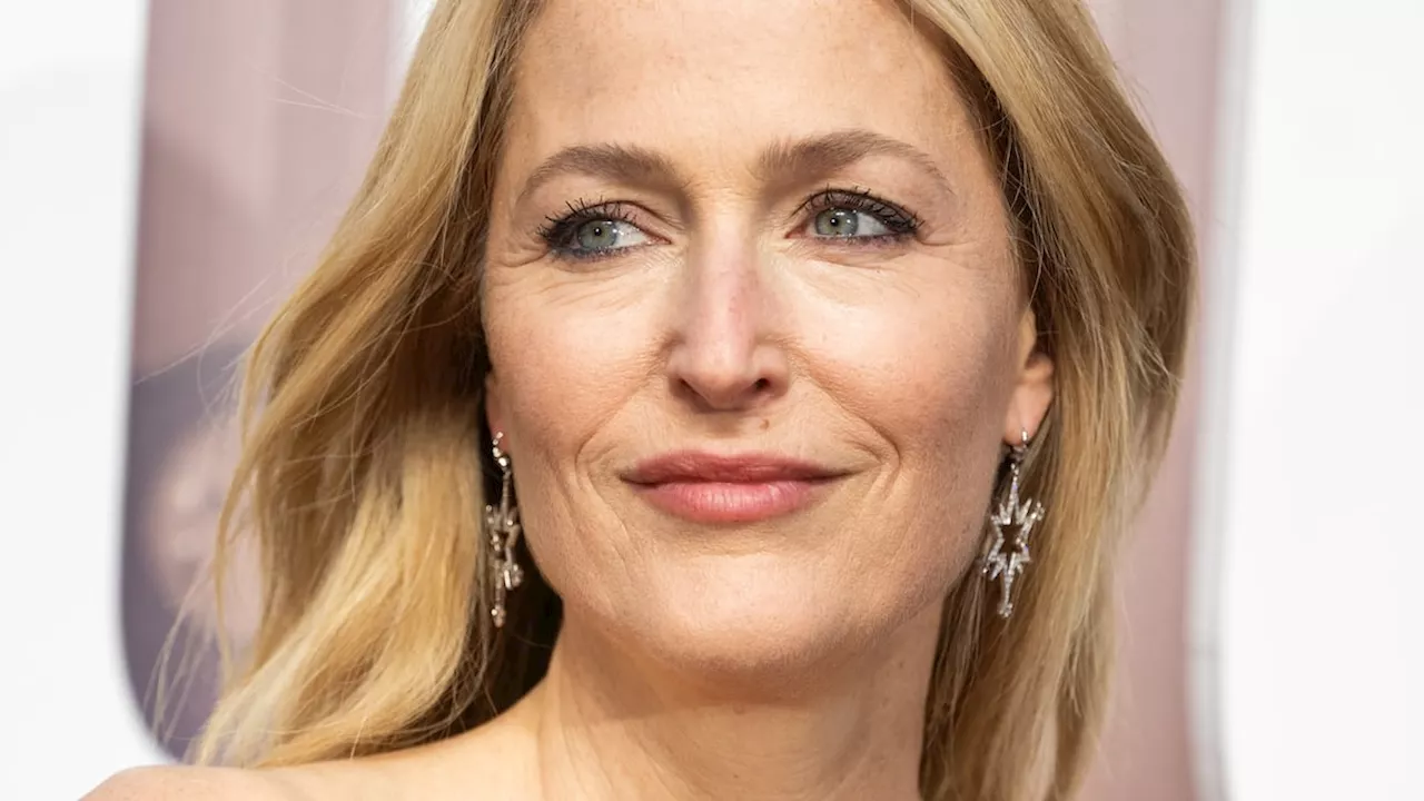 Gillian Anderson recopila cientos de fantasías sexuales (incluida la suya) para su nuevo libro: “Pensé que habría menos vergüenza”