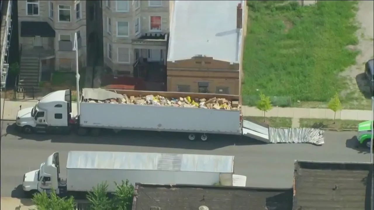 Looters ransack UPS truck after viaduct collision on Chicago's Southwest Side