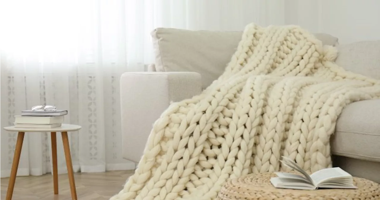 Cozy throws for chilly autumn evenings