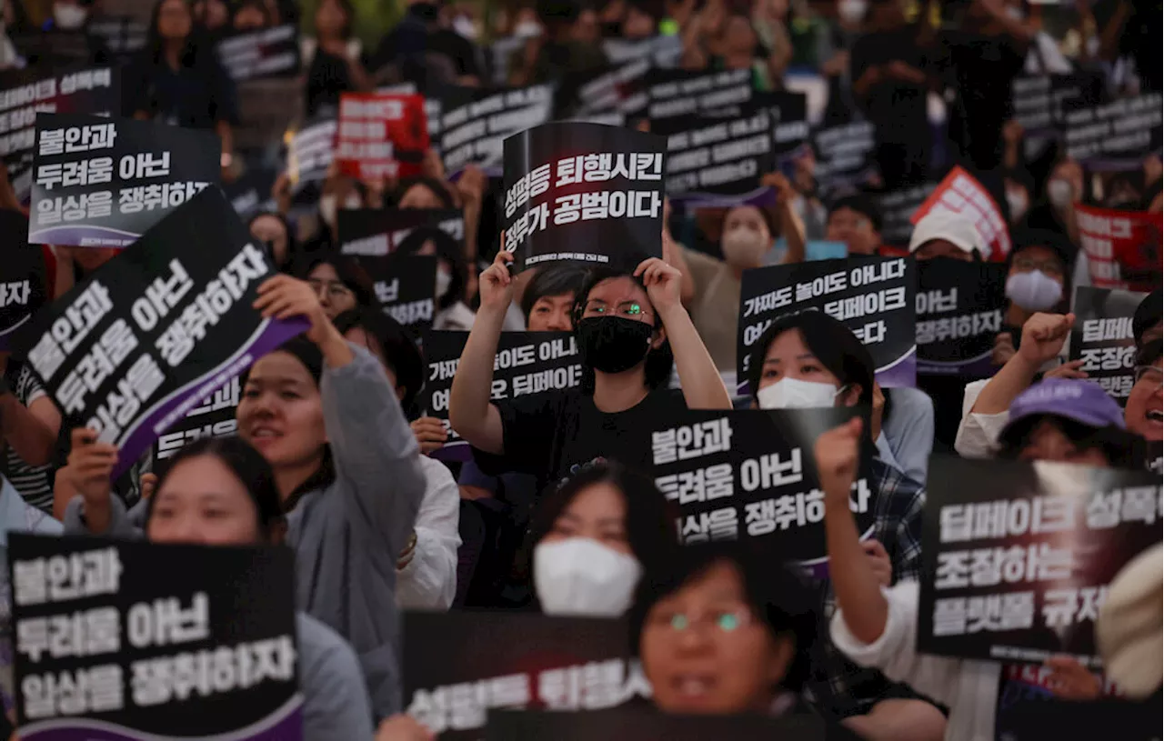 “성평등 퇴행시킨 윤 정부가 공범”…딥페이크 대응 집회에 모인 시민들