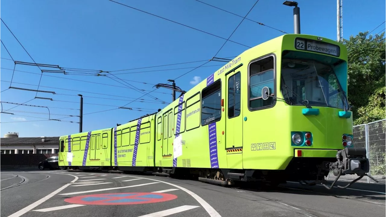 Pakettransport per Tram: Güterstraßenbahn fährt durch Frankfurt am Main