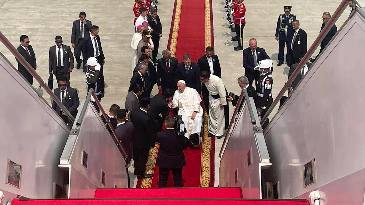 Pope Francis bids farewell to Indonesia