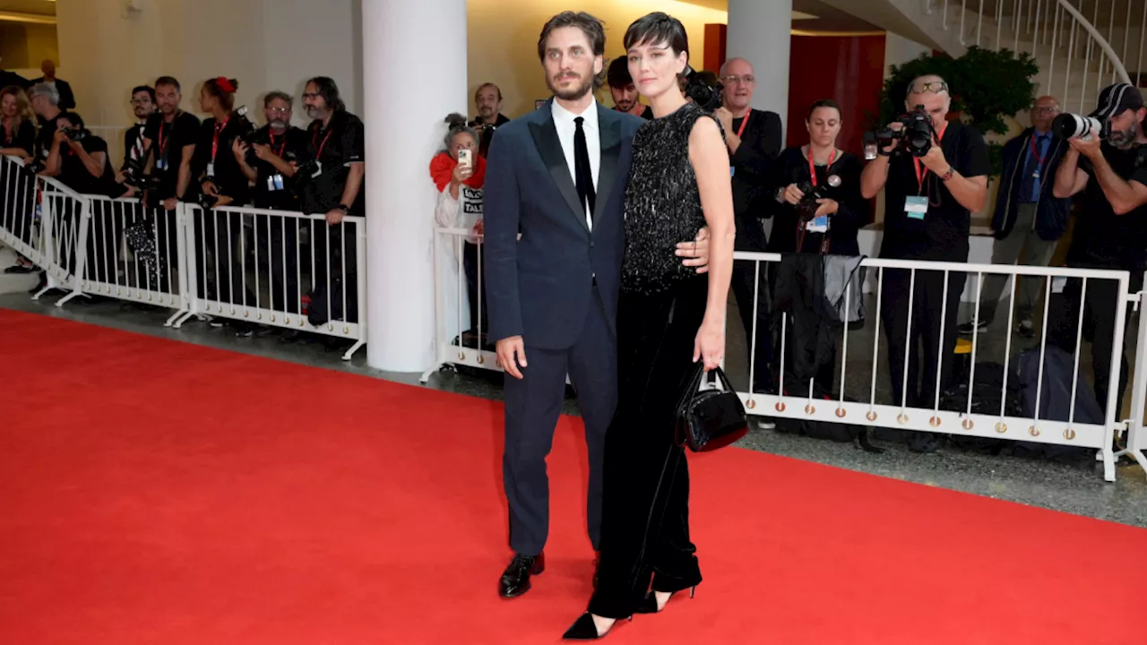 Luca Marinelli e Alissa Jung: eleganza e fascino sul red carpet di Venezia 2024