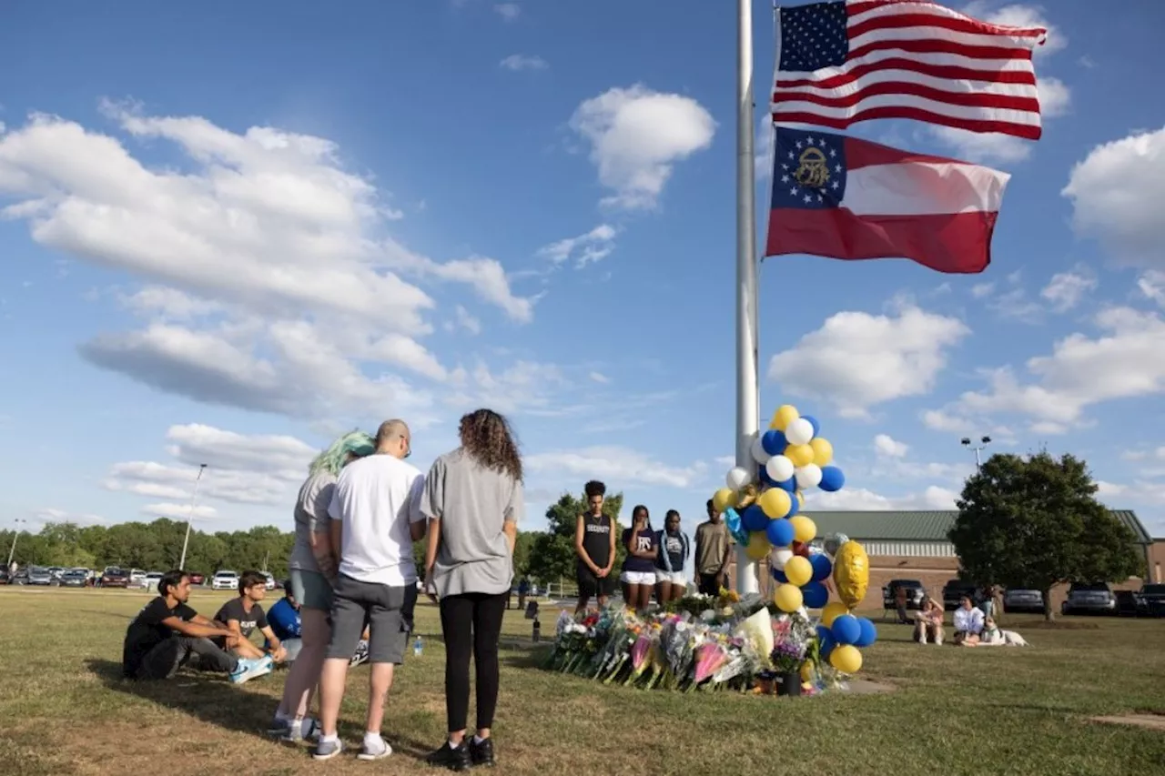 Autor de massacre em escola nos EUA ganhou AR-15 de presente de Natal, diz jornal