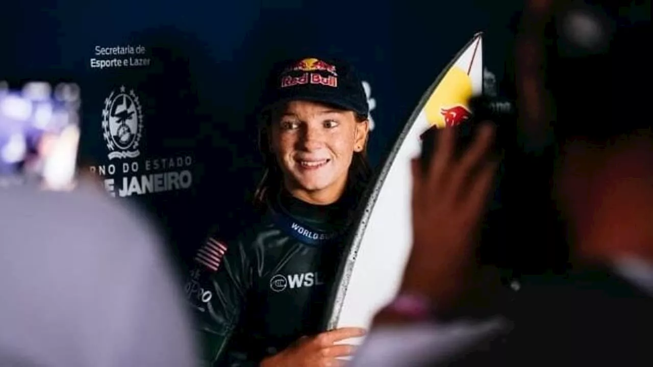 Caitlin Simmers é campeã do Circuito Mundial de Surfe e bate recorde na WSL