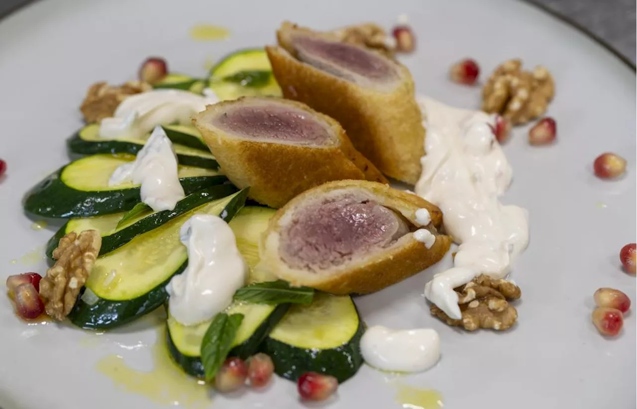 Knusprige Lammfilets im Tramezzini-Mantel mit Zucchini und Joghurt-Dip