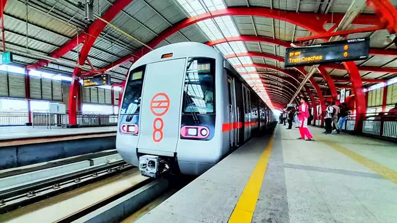 Delhi Metro News: पैसे गिनते वक्त गड़बड़ी कर रहा था मेट्रो कर्मचारी, DMRC ने दिखा दिया बाहर का रास्ता