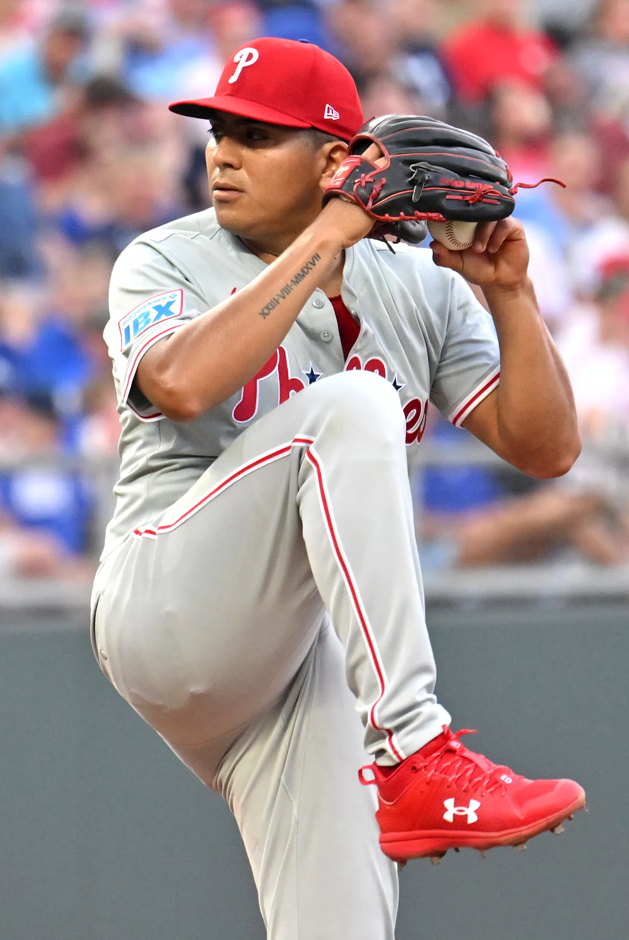 Suarez pitches 5 shutout innings to lead Phillies to 5th straight win