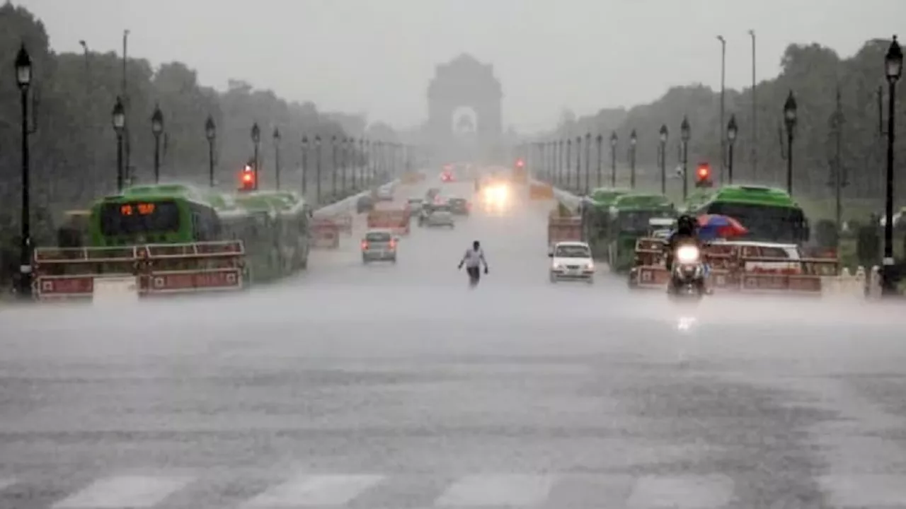 Delhi Weather: राजधानी दिल्ली में शनिवार को बारिश की संभावना, IMD ने जारी किया येलो अलर्ट