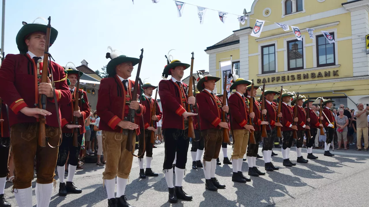 In vollen Zügen gefeiert: Ein Fest zum 800-Jahr-Jubiläum in Neumarkt