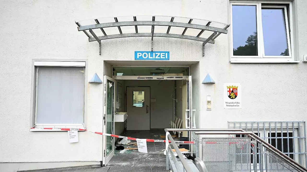 29-Jähriger bedroht Beamte: Macheten-Angriff auf Polizeiwache war islamistisch motiviert