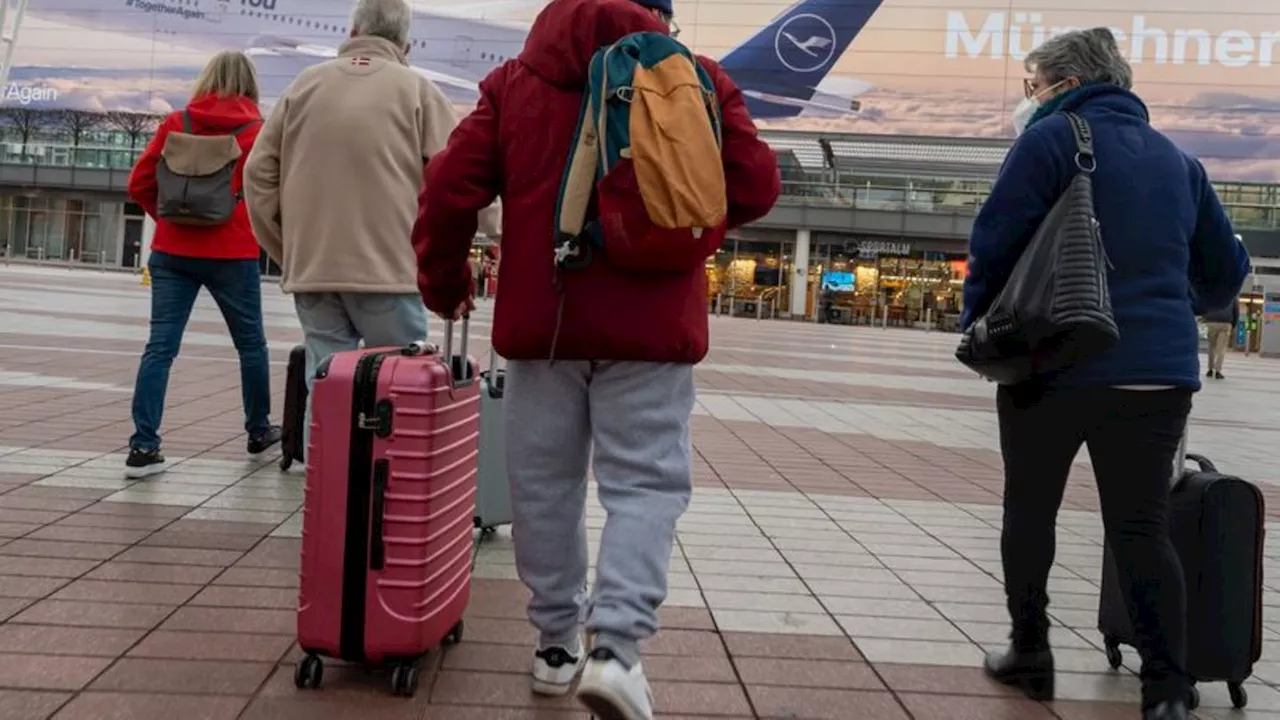 Studie: Umfrage: Menschen erwägen Auswanderung wegen AfD-Stärke