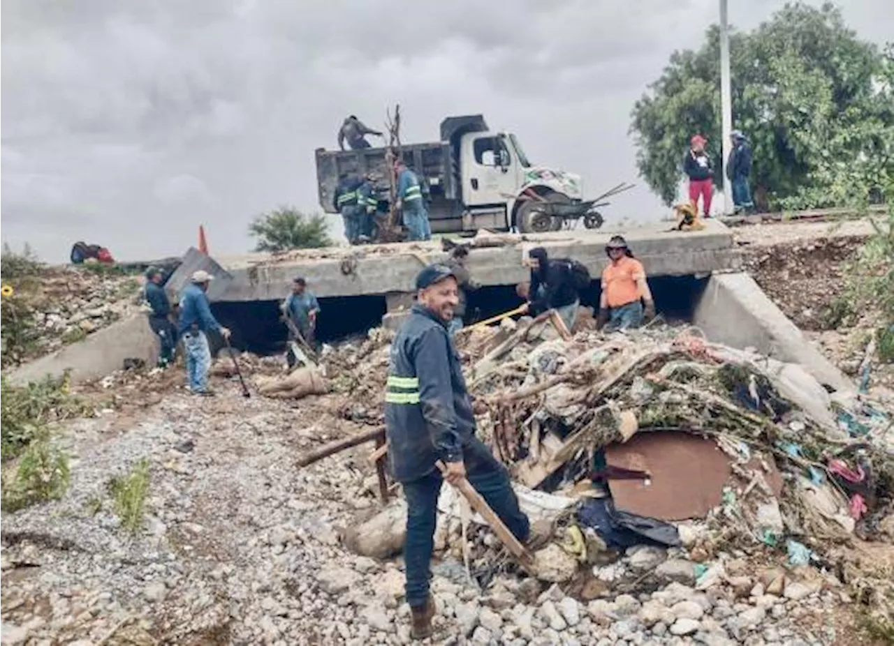 Retira Muncipio de calles de Saltillo, 300 toneladas de escombro y basura arrastrados por la lluvia