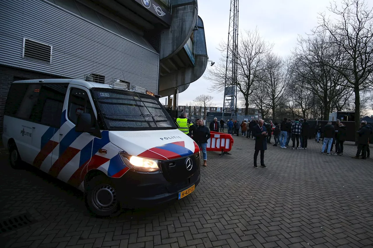 Opnieuw duel van Ajax op losse schroeven: politie kondigt nieuwe staking aan