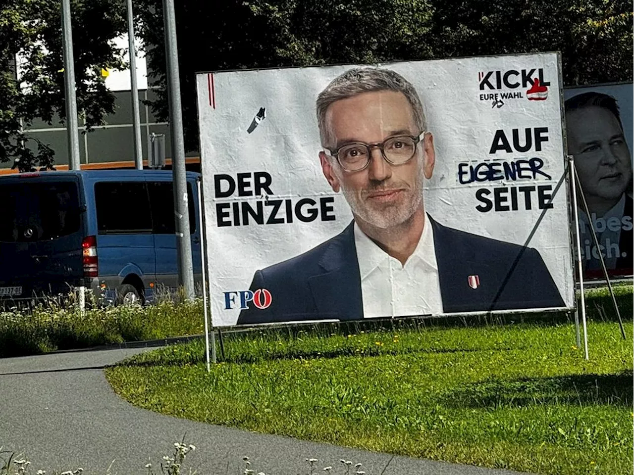 'Der einzige auf EIGENER Seite': Kickl-Wahlplakate in Feldkirch beschmiert