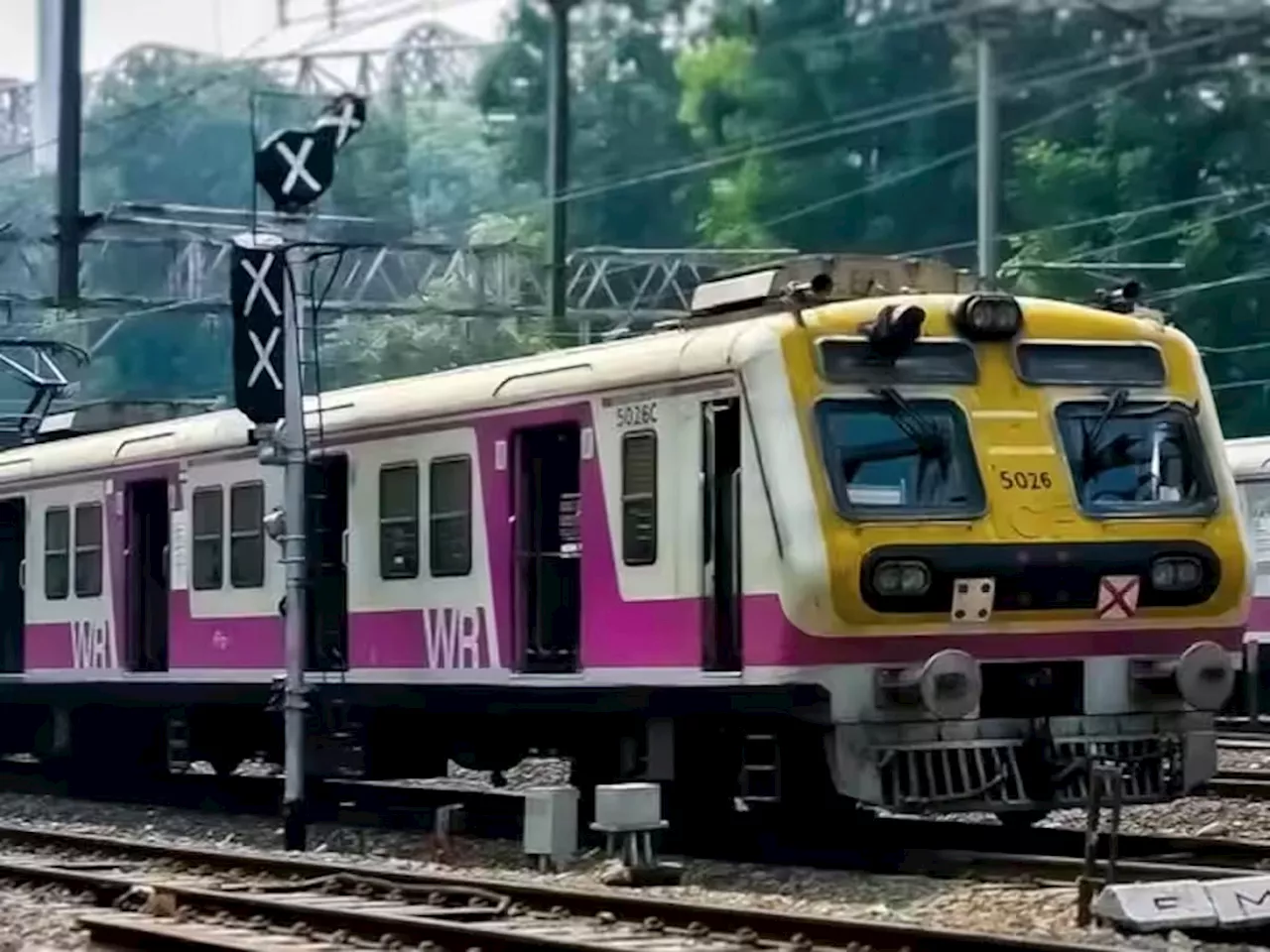 Mumbai Local Train : अरे देवा! ऐन गणेशोस्तवात रेल्वेचा मेगाब्लॉक; सणासुदीच्या दिवसात प्रवाशांचा खोळंबा