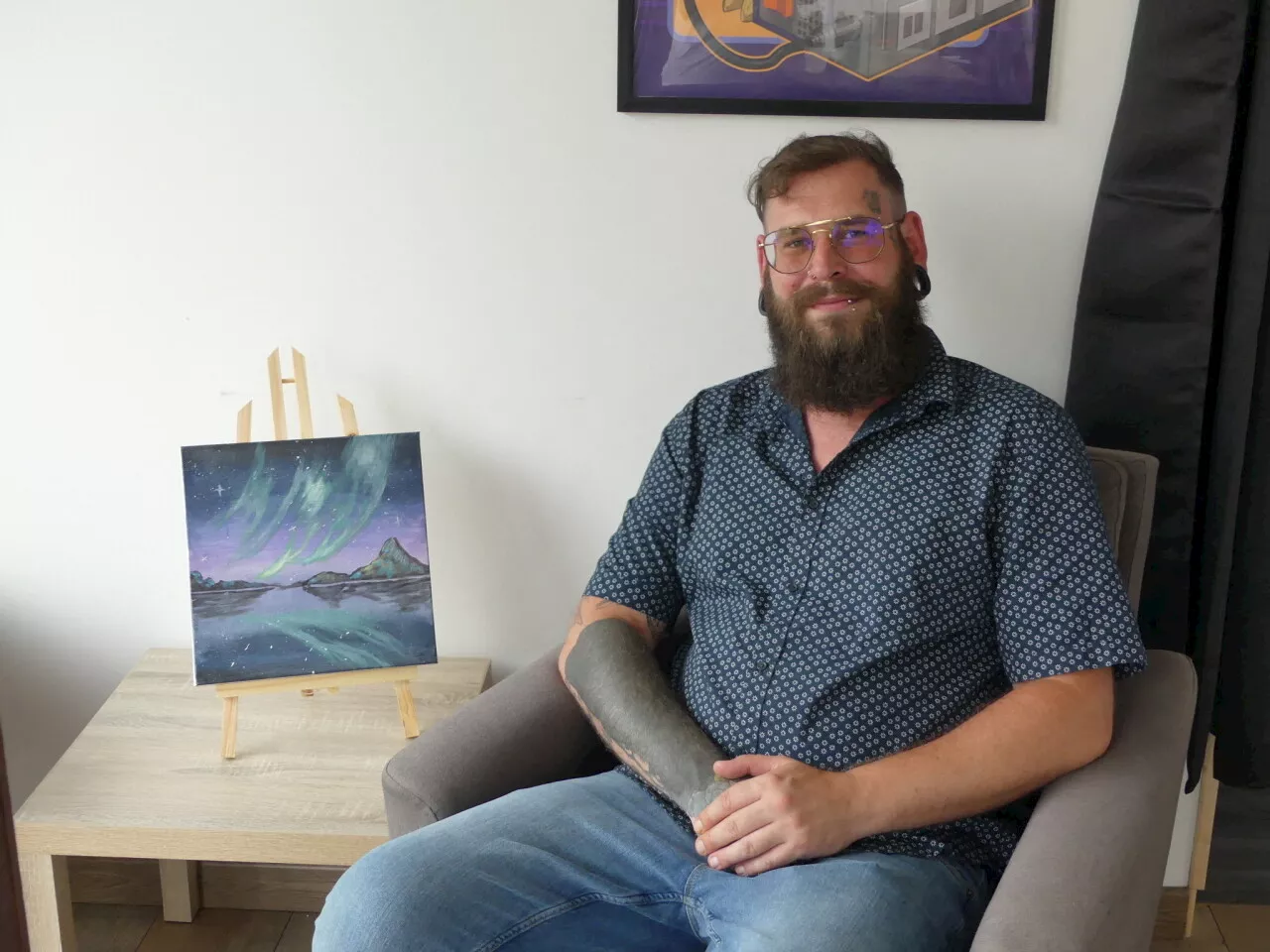 Ancien menuisier, Thibault a ouvert un salon de tatouage à La Barre-en-Ouche