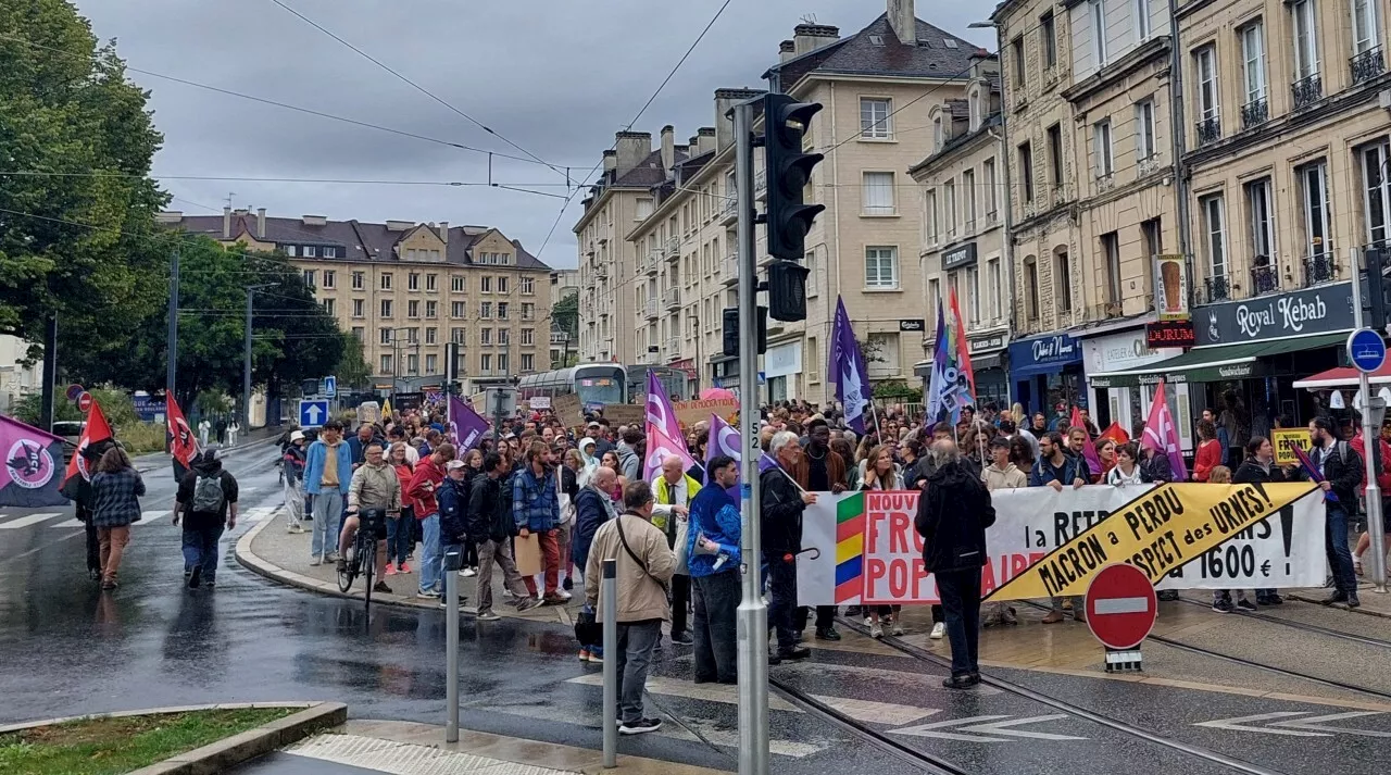 Plus de 2 500 manifestants à Caen contre Emmanuel Macron et son nouveau premier ministre