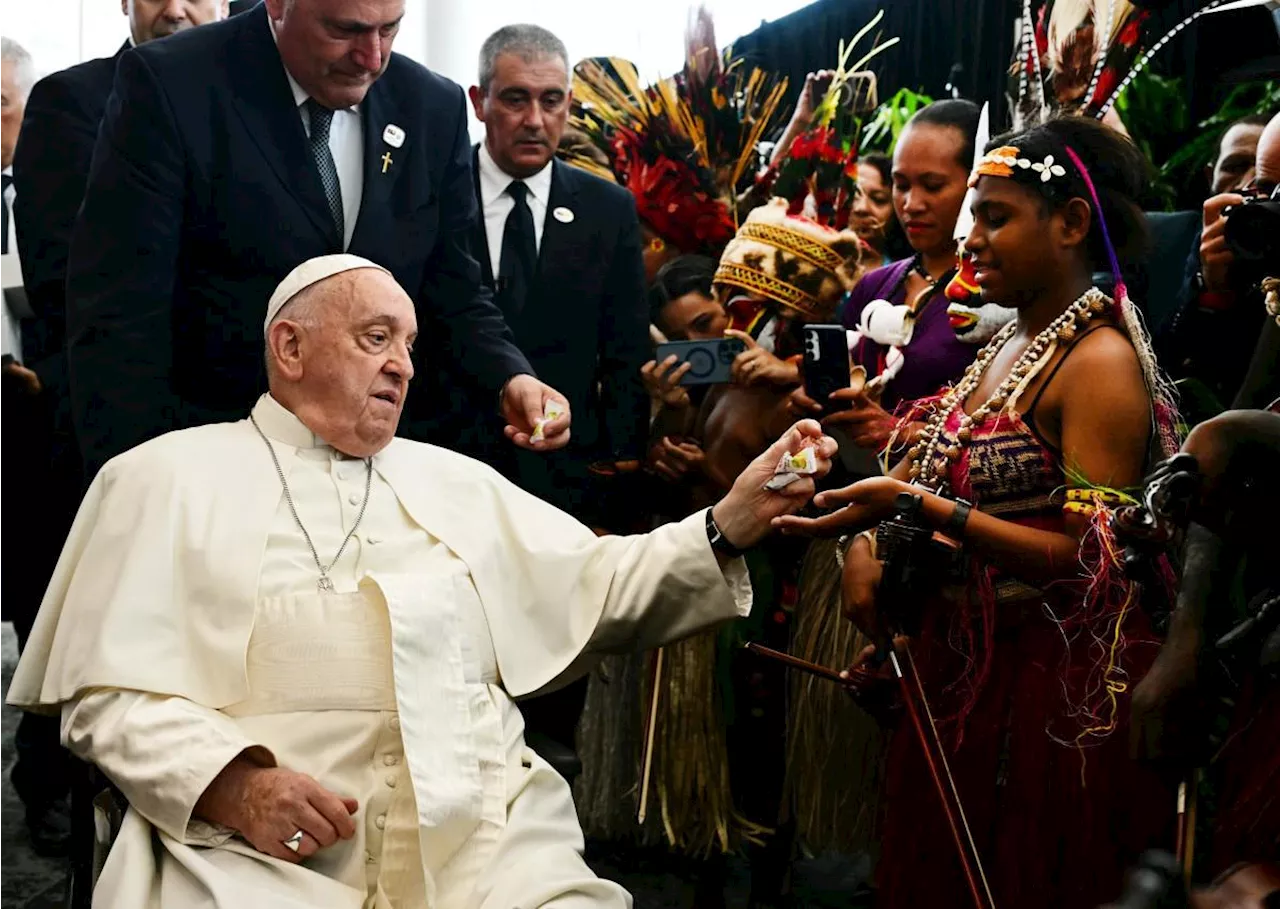 Papa Francesco in Papua Nuova Guinea: appello per sviluppo equo e stop violenze tribali