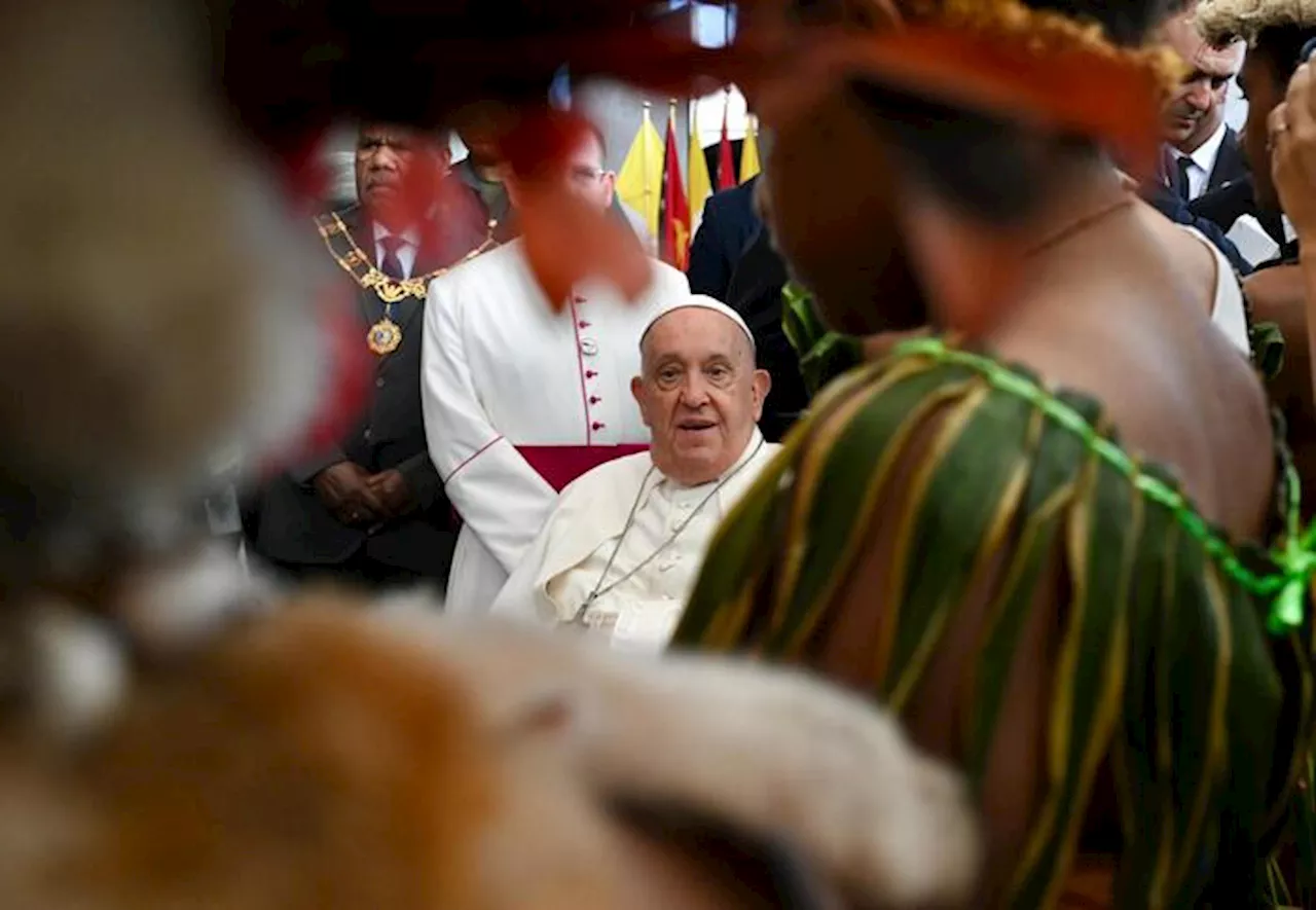 Il Papa: 'Le donne al primo posto nello sviluppo umano e spirituale'