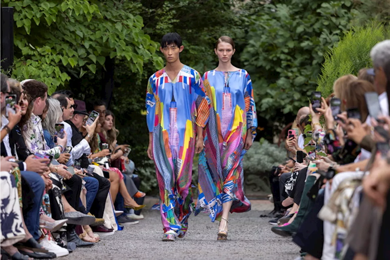 Modelle presentano abiti Libertine a New York