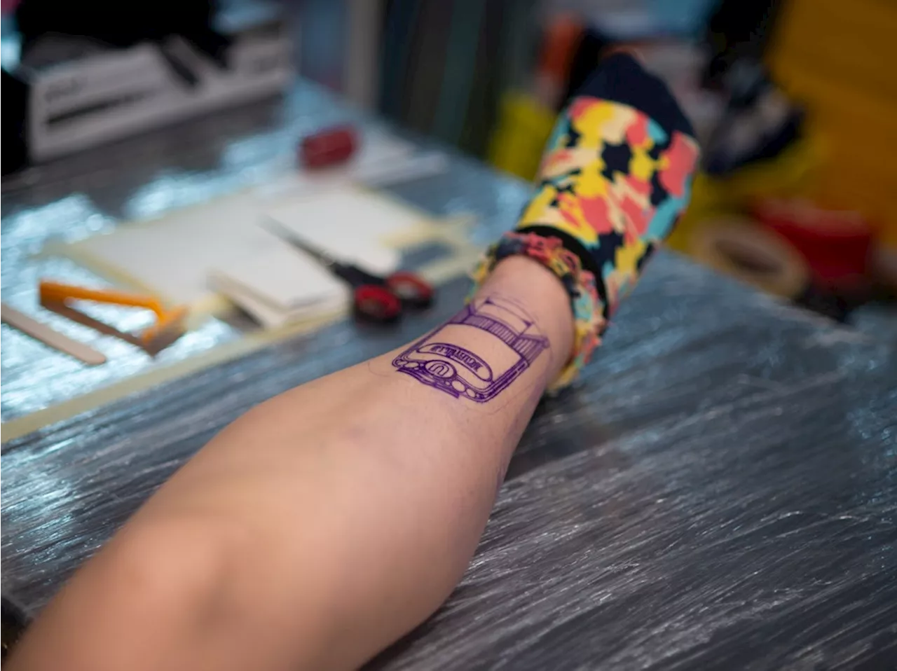 Tattoo Convention in Berlin: Gratis-Tätowierung im BVG-Bus