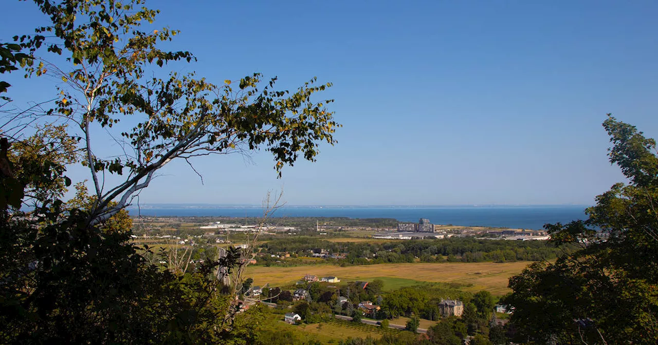 Nature area in Ontario offers breathtaking panoramic views as far as Niagara Falls