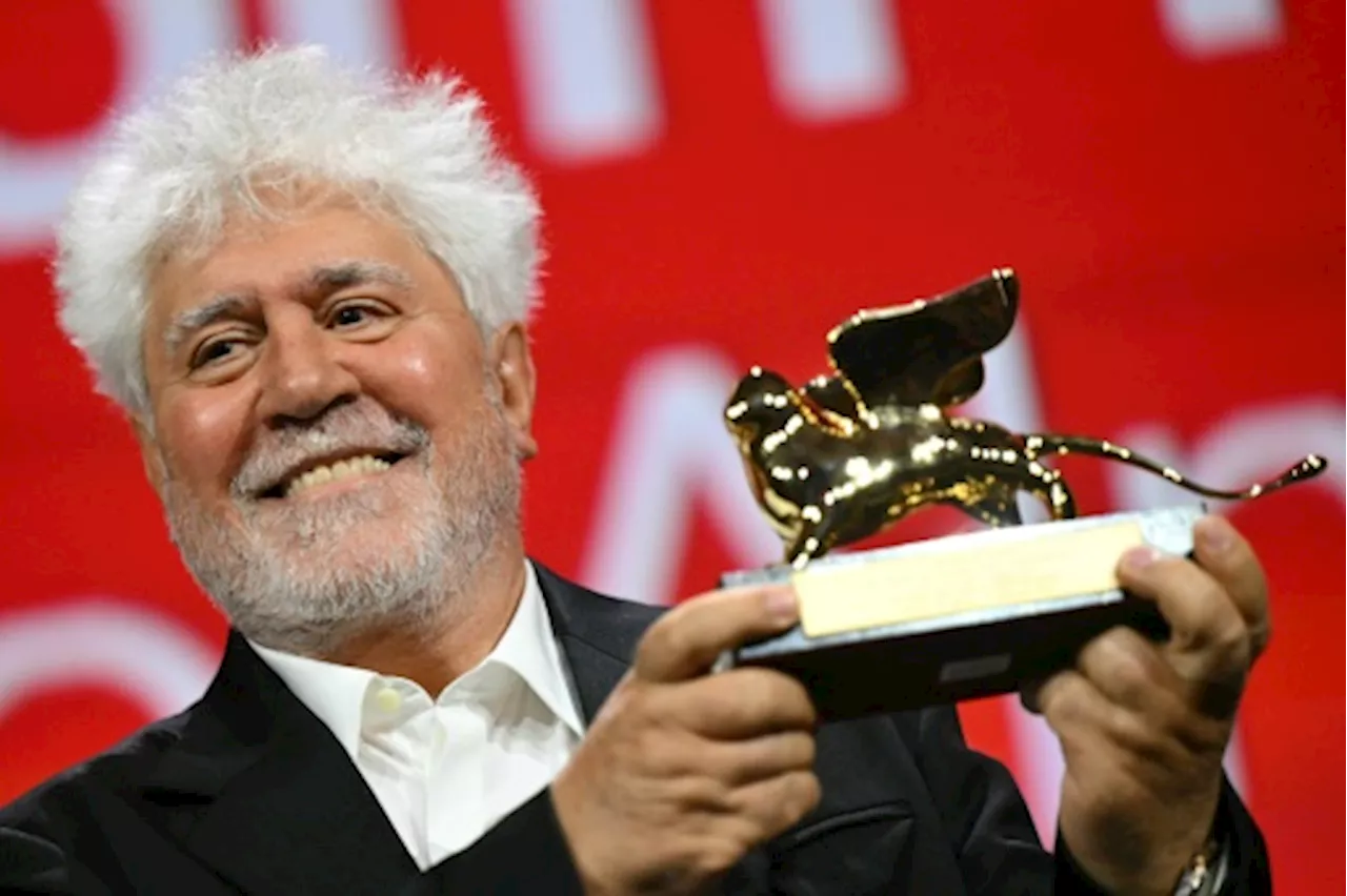 Almodovar, Lion d'or à Venise pour son 1er film américain, défend le suicide assisté