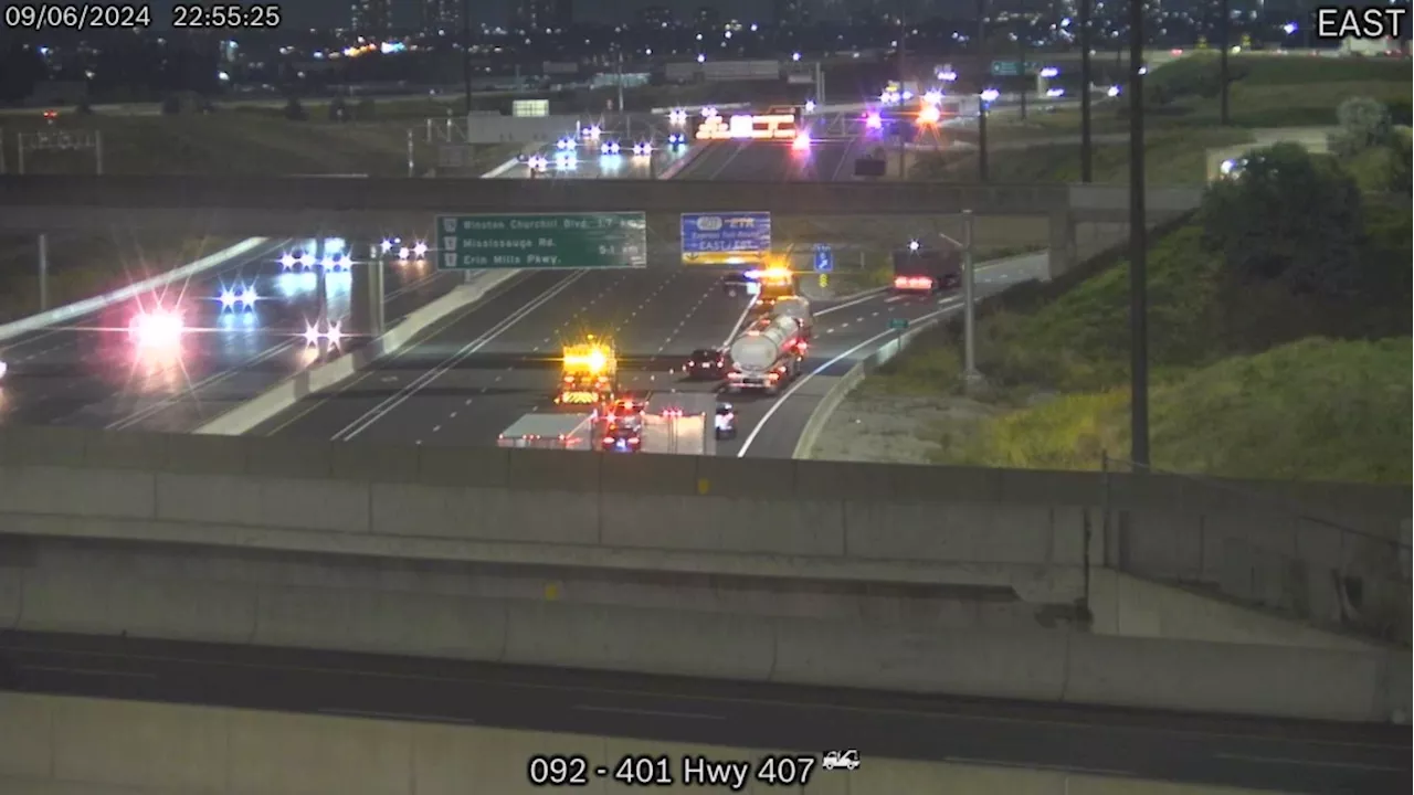 2 people critically injured in rollover on Highway 401 in Mississauga: paramedics