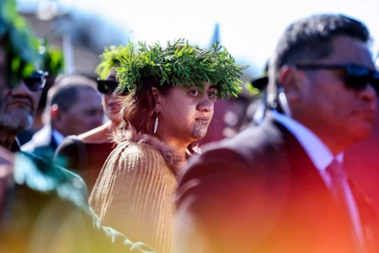 Nga Wai Hono i te Po (27) wordt nieuwe Maori-koningin te midden van toenemende spanningen