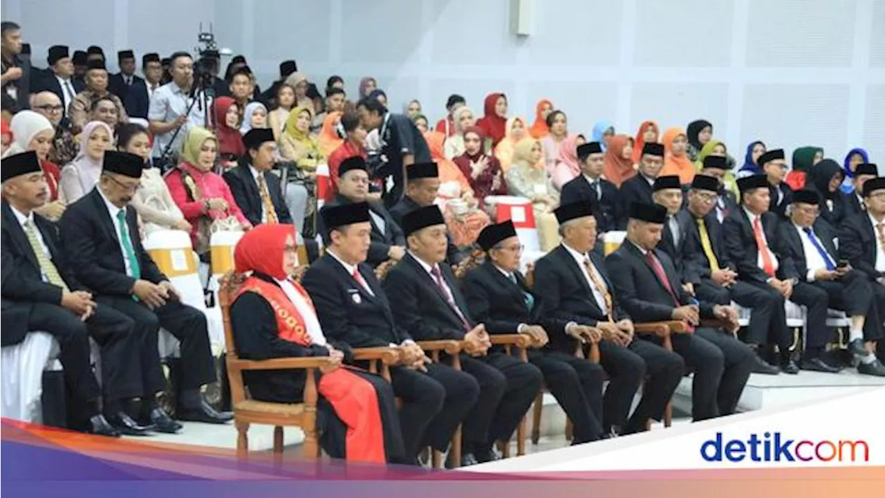 Habis Pelantikan Anggota Dewan Terbitlah Fenomena Massal Gadai SK