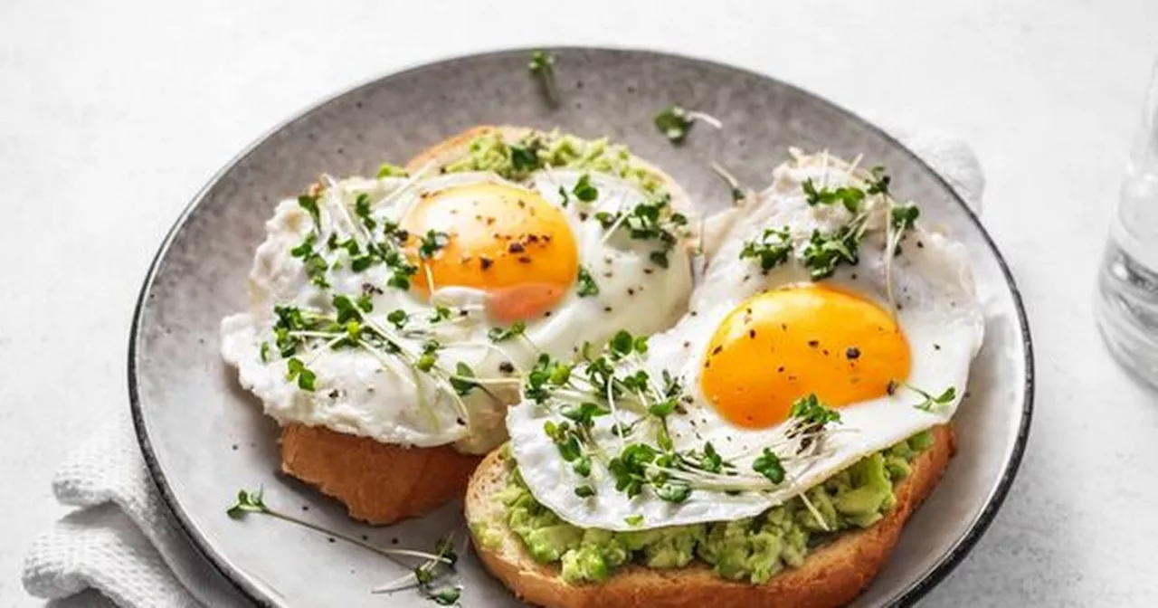 Woman shares genius hack to cook a fried egg in 40 seconds without a pan