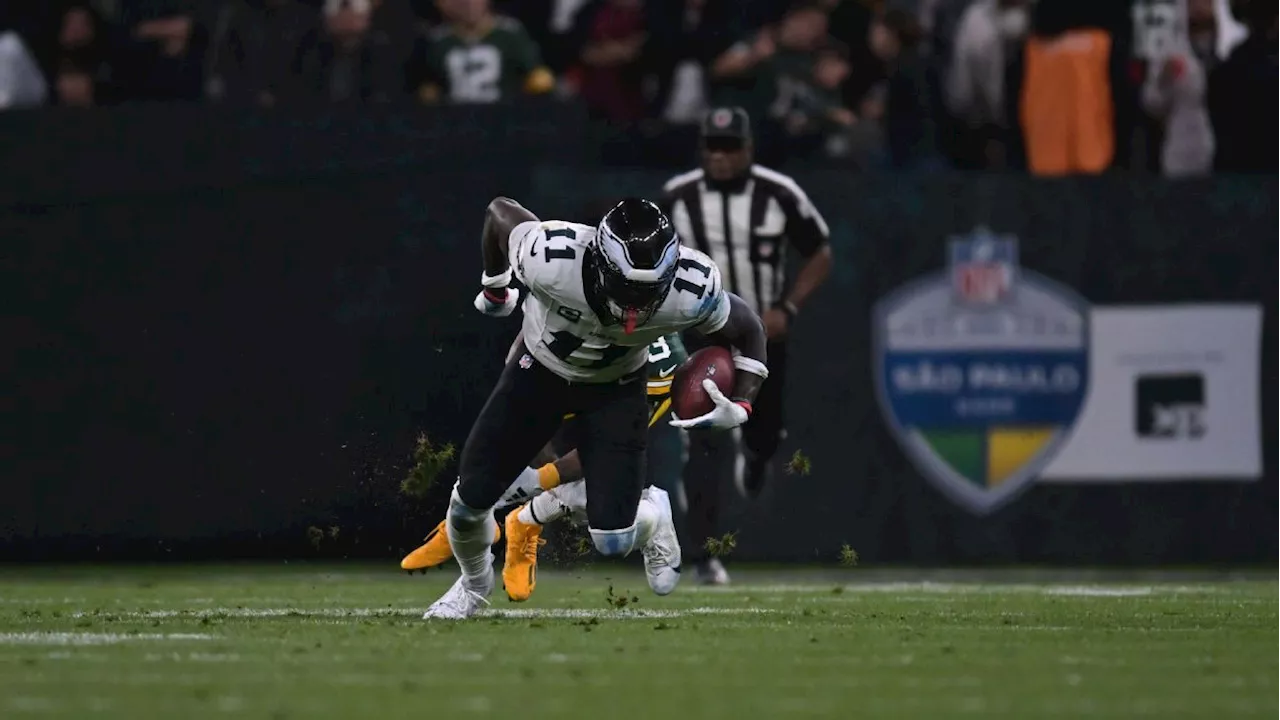 Jalen Hurts to Saquon Barkley for Eagles' first TD of season