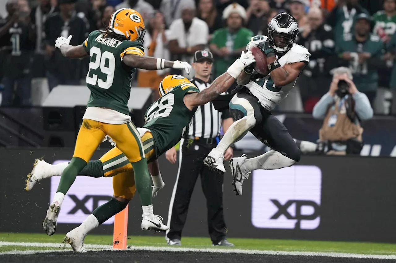 Barkley scores three TDs as Eagles beat Packers 34-29 in Brazil