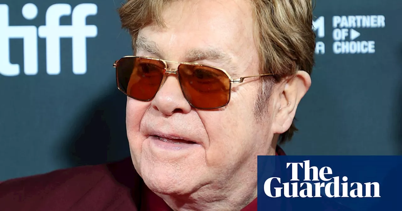 Elton John makes first appearance after revealing ‘limited vision’