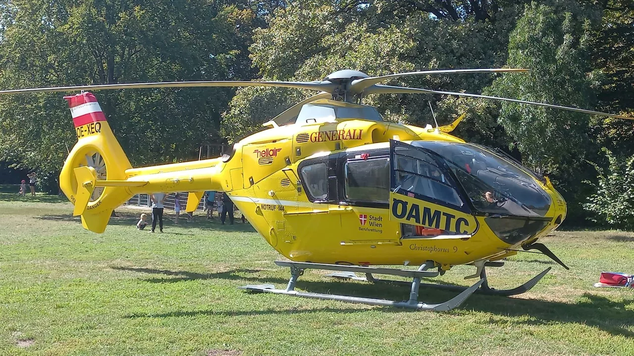 Rettungs-Heli im Einsatz - Schwerer Unfall in Wien – Frau von Auto erfasst