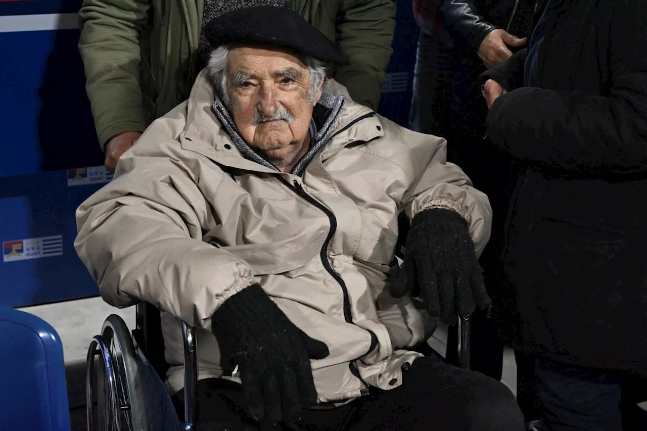 Internado desde quinta, José Mujica passa por procedimento cirúrgico ligado a efeitos colaterais de radioterapia