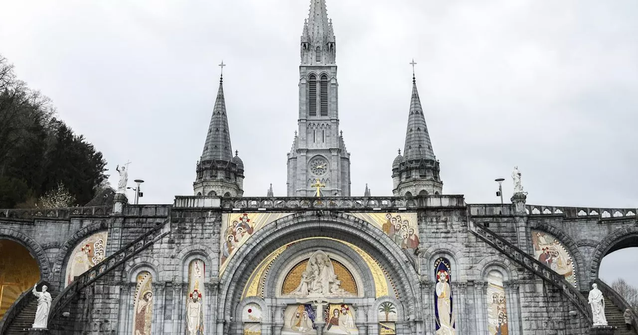 Le sanctuaire de Lourdes partiellement inondé, la grotte fermée