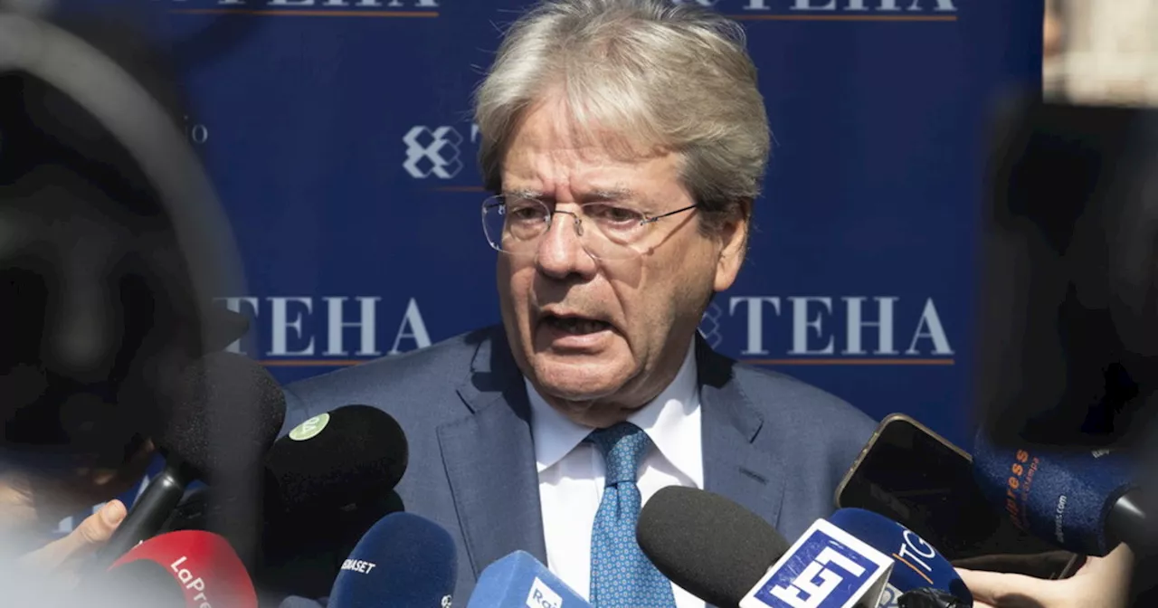 Paolo Gentiloni fischiato alle festa del Pd di Reggio Emilia