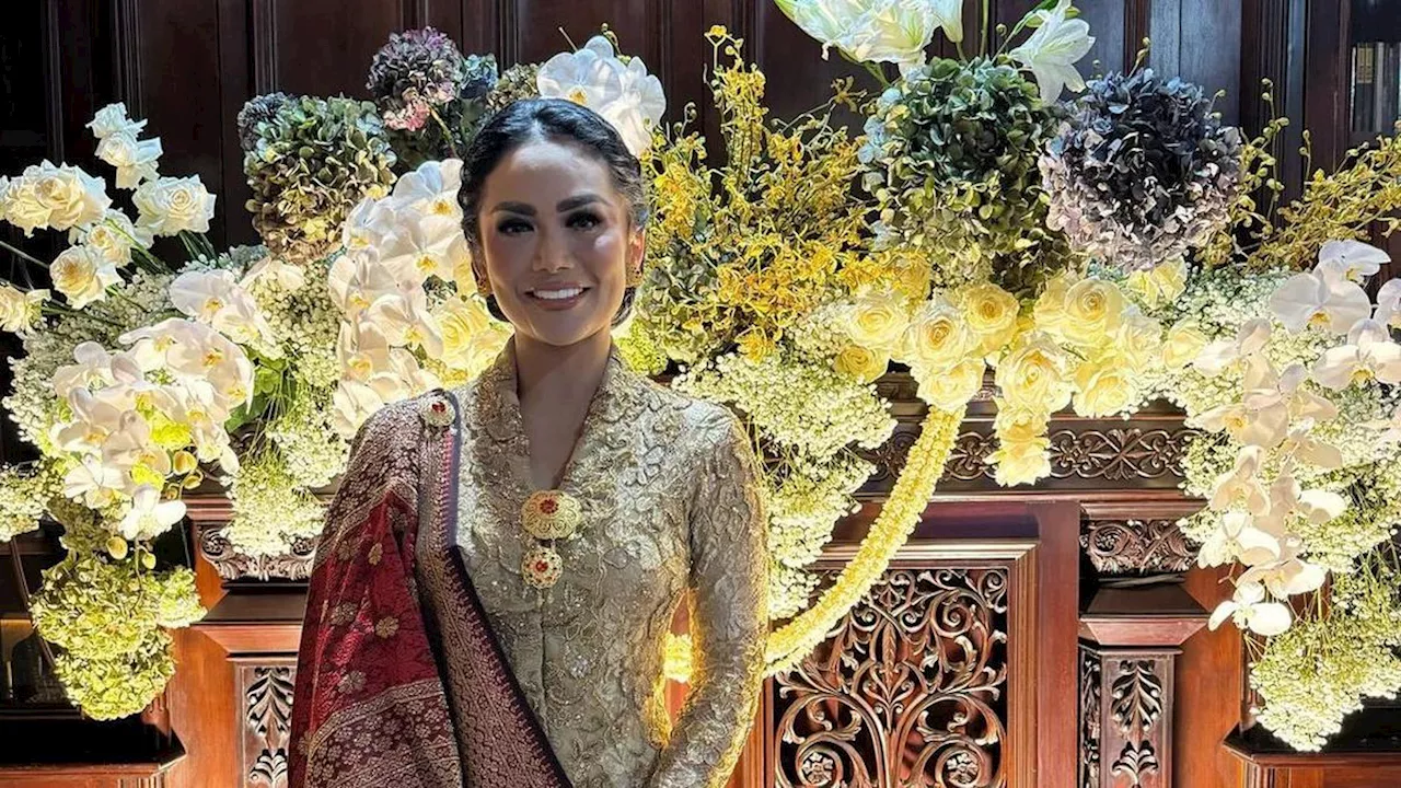 4 Inspirasi Kebaya Gold yang Mewah dan Elegan ala Artis, Bisa Ditiru