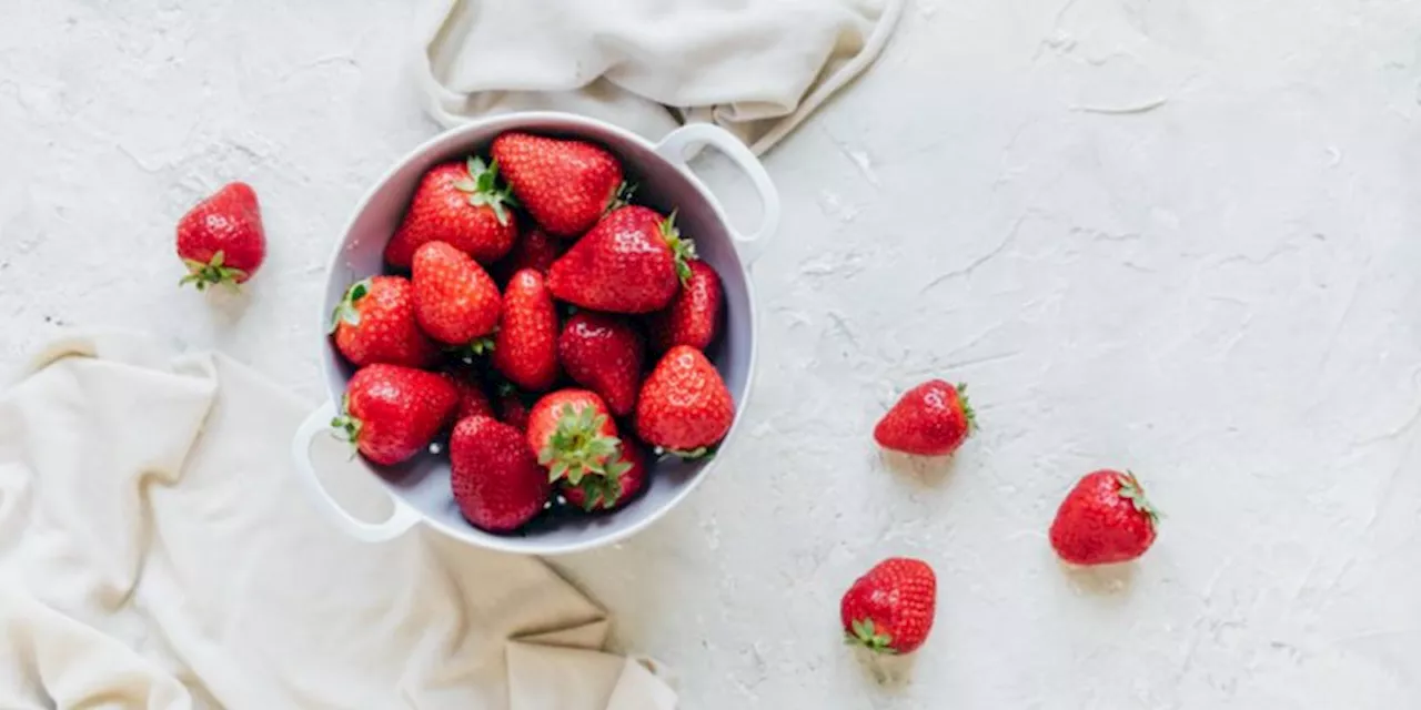 Most People Don't Wash Strawberries Correctly: Try This Expert-Backed Method