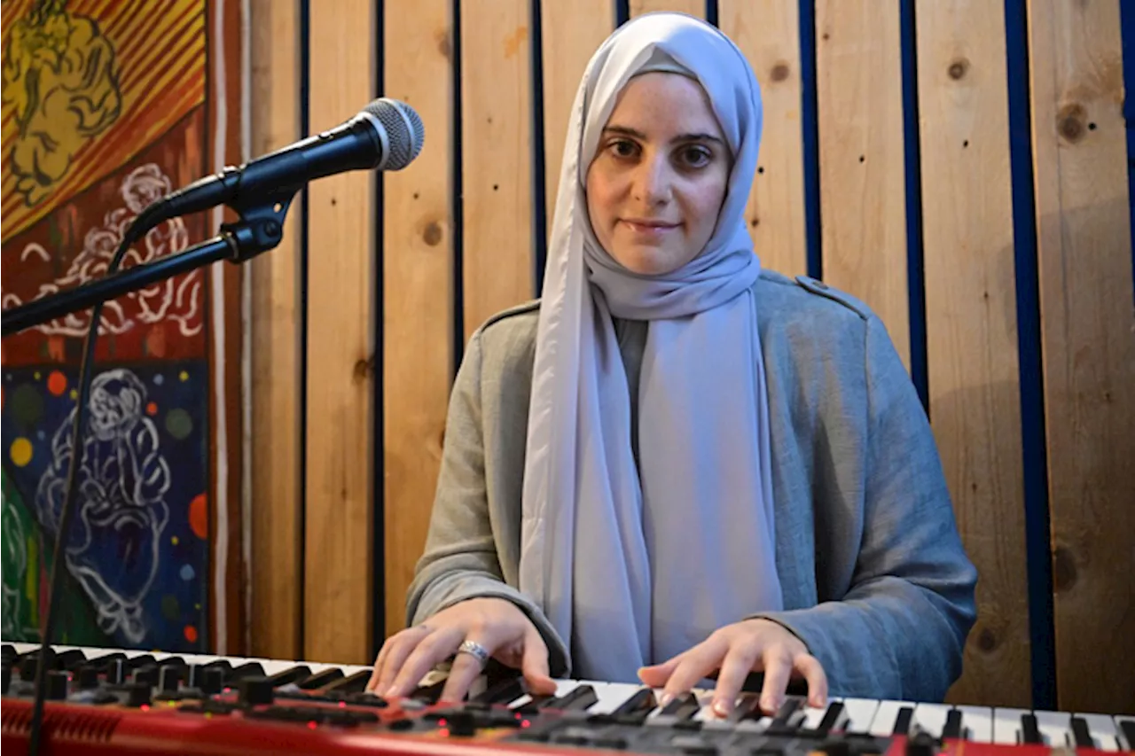 – hijab-wearing singer looks to inspire