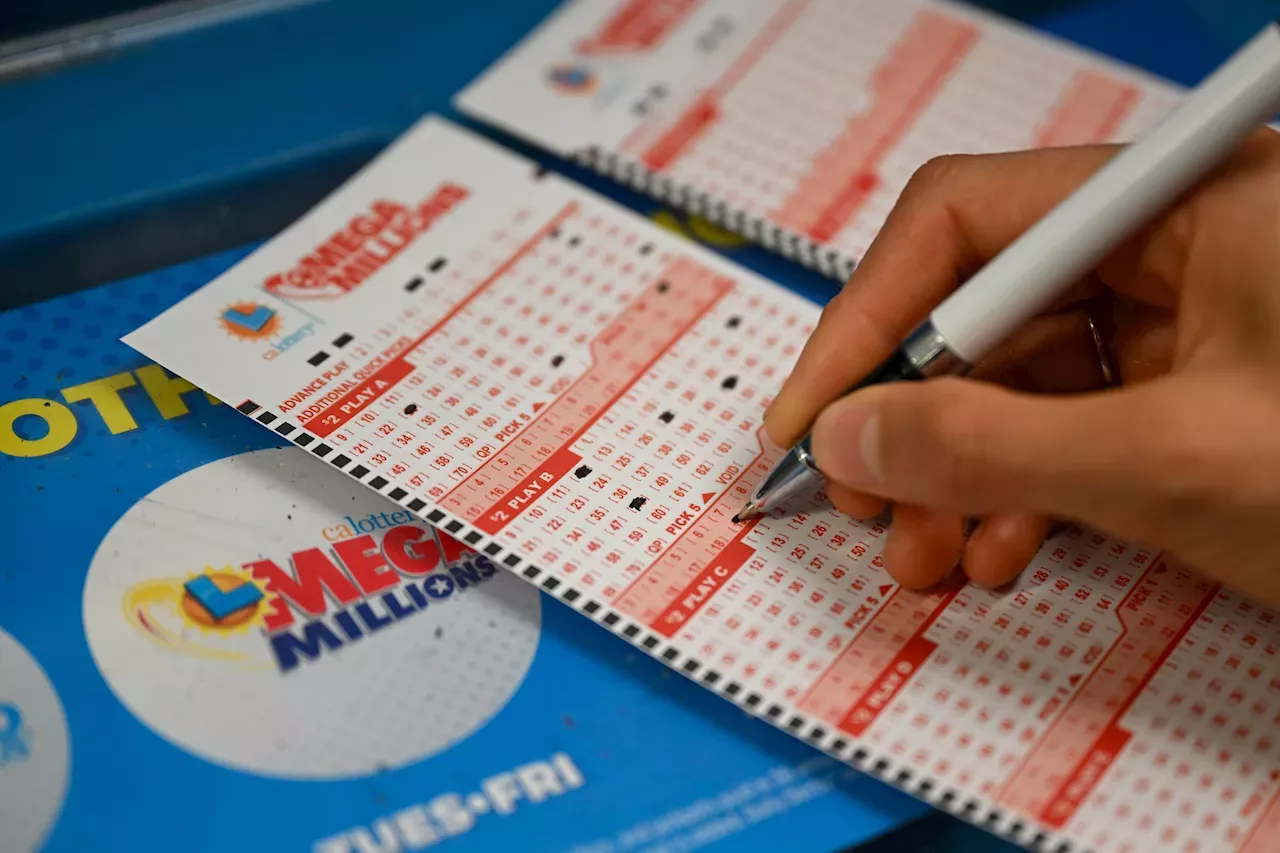 Mega Millions rises to 800 million after no big winner Friday night