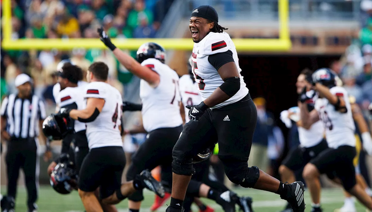 Northern Illinois stuns No. 5 Notre Dame 16-14 with field goal in final minute