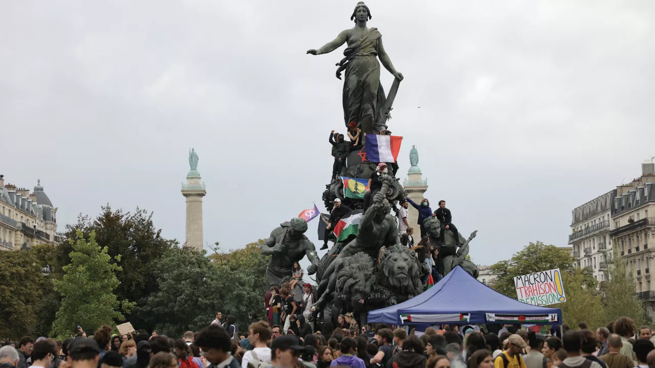 Multitudinarias manifestaciones en Francia contra el nombramiento del nuevo primer ministro