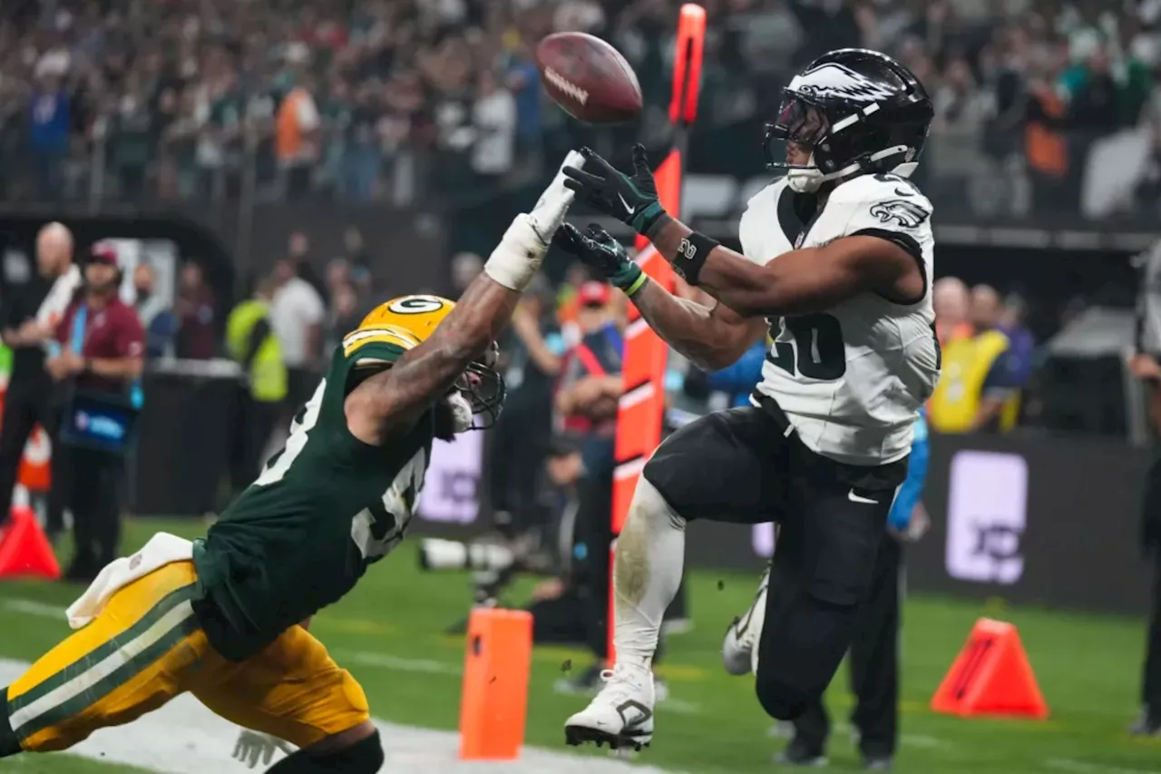 Saquon Barkley scores first two Eagles touchdowns in unreal start with new team