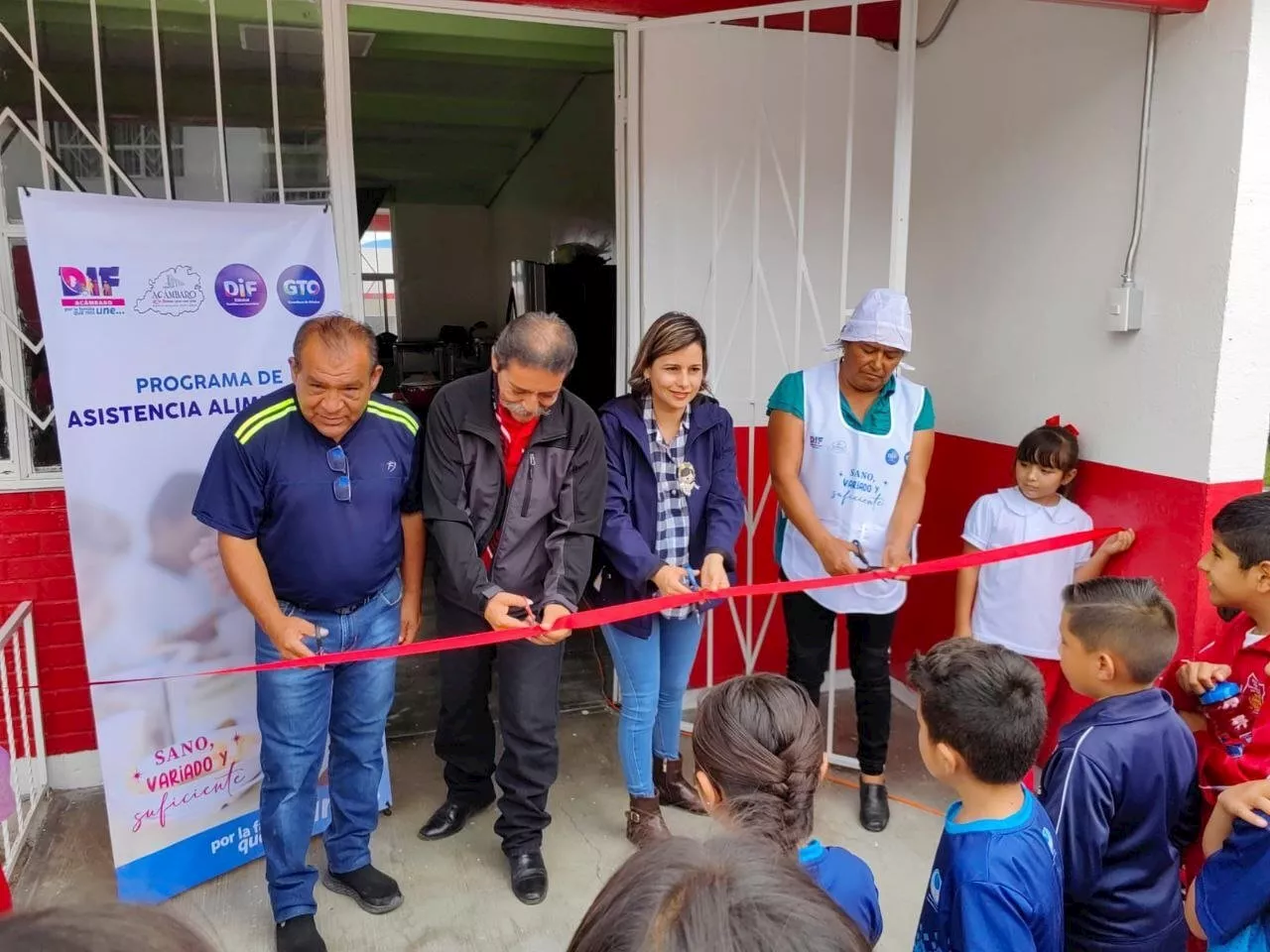 DIF Municipal de Acámbaro entrega insumos para comedor en Escuela Primaria de la comunidad de San Cayetano.