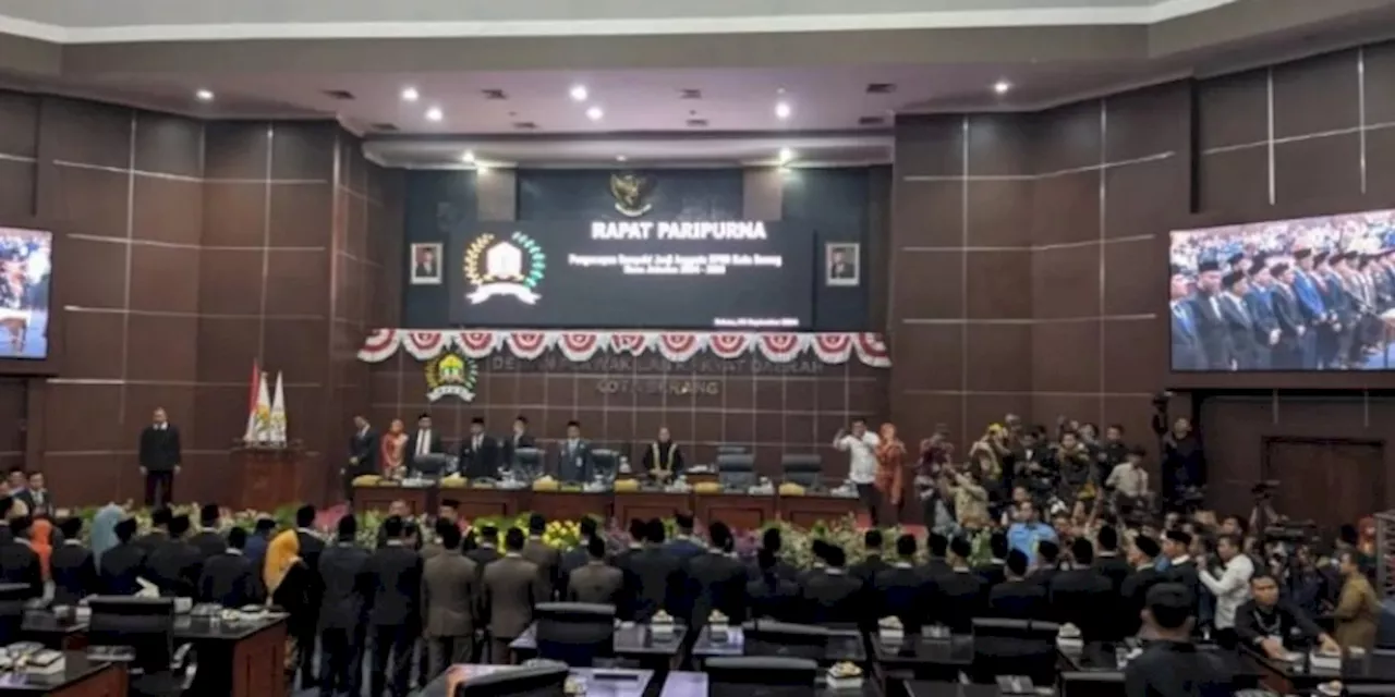 Kacau, Baru Dilantik Anggota DPRD Ramai Gadaikan SK